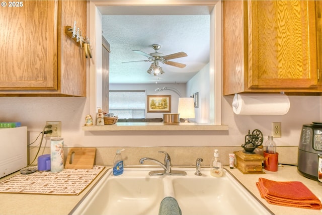 1318 SW 39th Ave, Pendleton, OR 97801 - bathroom featuring a ceiling fan, a sink, and a textured ceiling