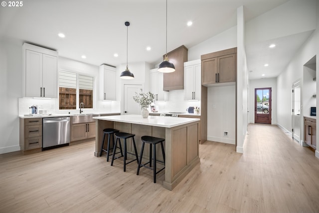 5404 NE 111th St, Vancouver, WA 98686 - kitchen with dishwasher, a kitchen island, decorative backsplash, a breakfast bar, and recessed lighting