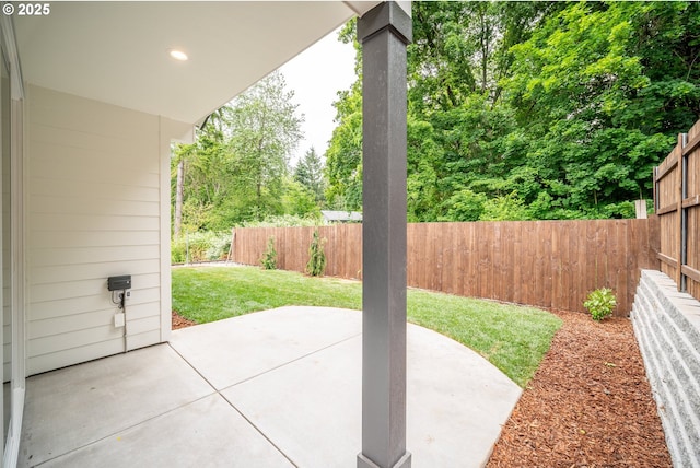 5404 NE 111th St, Vancouver, WA 98686 - fenced backyard with a patio