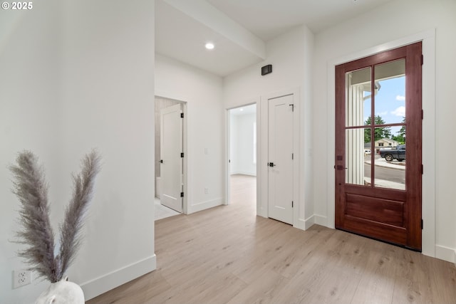 5404 NE 111th St, Vancouver, WA 98686 - entrance foyer with light wood-style flooring and recessed lighting