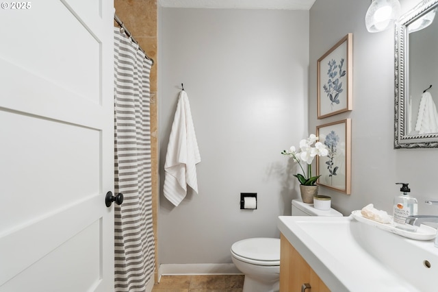 9885 SW Bonnie Brae Dr, Beaverton, OR 97008 - bathroom featuring vanity, toilet, baseboards, tile patterned flooring, and a shower with shower curtain