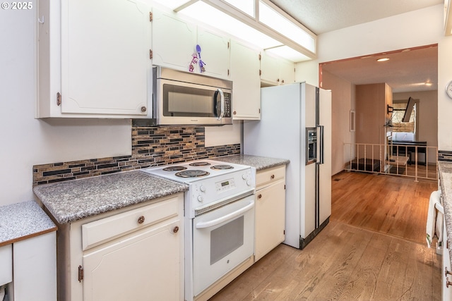 12618 NE Prescott Dr, Portland, OR 97230 - kitchen featuring light wood-style floors, light countertops, tasteful backsplash, and white appliances