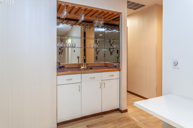 12618 NE Prescott Dr, Portland, OR 97230 - bar with indoor wet bar, a sink, visible vents, and light wood-type flooring