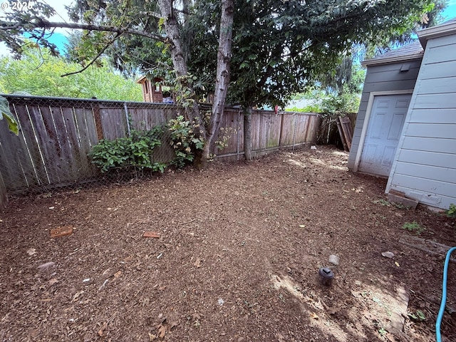 810 W 18th Ave, Eugene, OR 97402 - view of fenced backyard