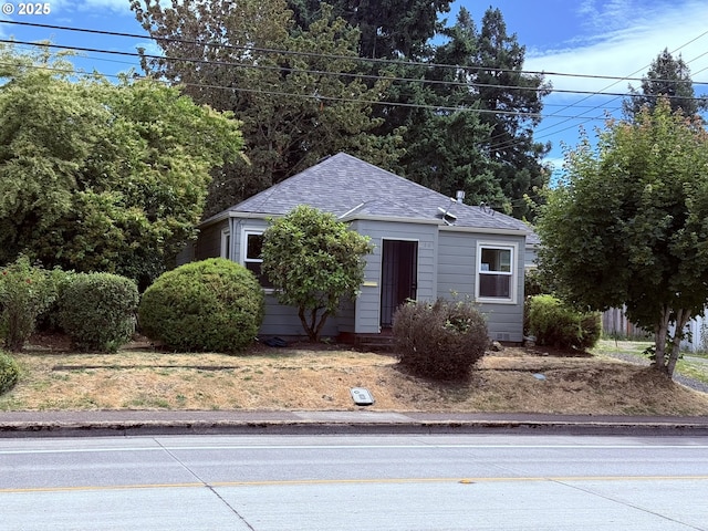 810 W 18th Ave, Eugene, OR 97402 - view of front facade featuring a shingled roof
