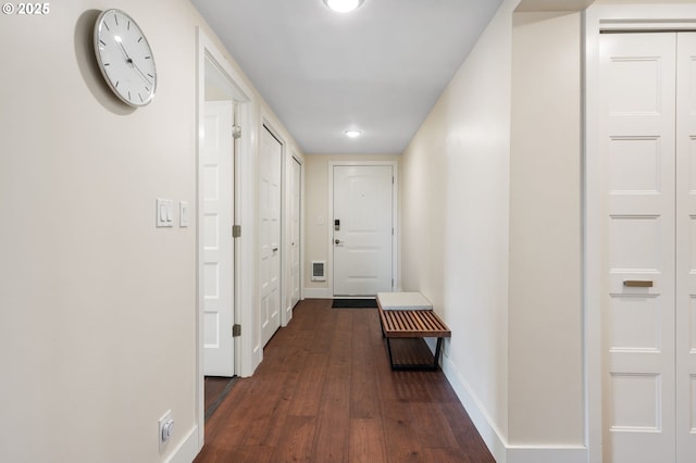 entryway featuring dark wood finished floors, visible vents, and baseboards