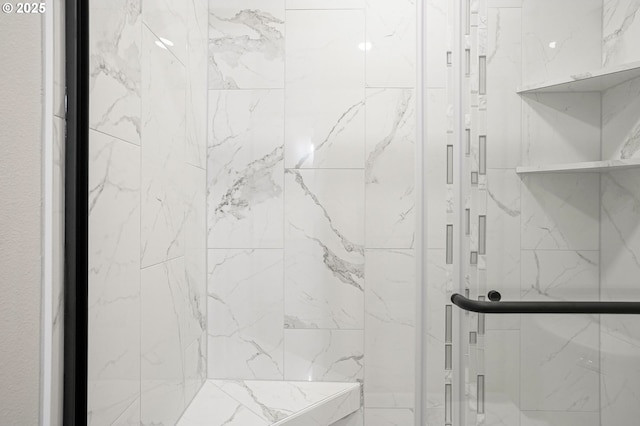 195 Iowa St, Silverton, OR 97381 - full bath with a marble finish shower