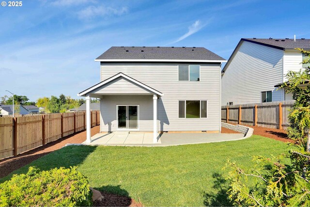 195 Iowa St, Silverton, OR 97381 - back of house with a lawn, a fenced backyard, and a patio area