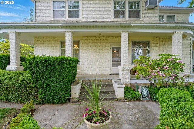 113 NE 7th Ave, Milton-Freewater, OR 97862 - entrance to property with a porch and cooling unit