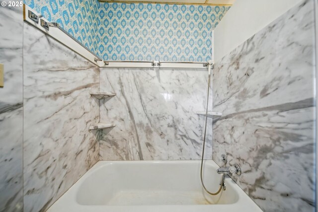 113 NE 7th Ave, Milton-Freewater, OR 97862 - full bathroom with shower / washtub combination