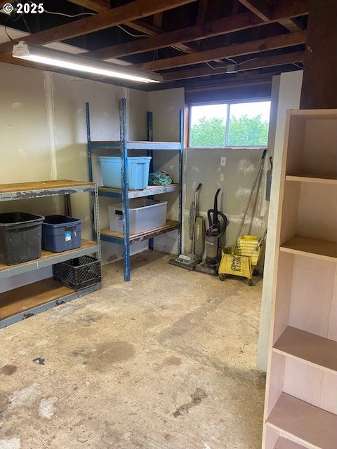 82277 Davisson Rd, Creswell, OR 97426 - view of storage room