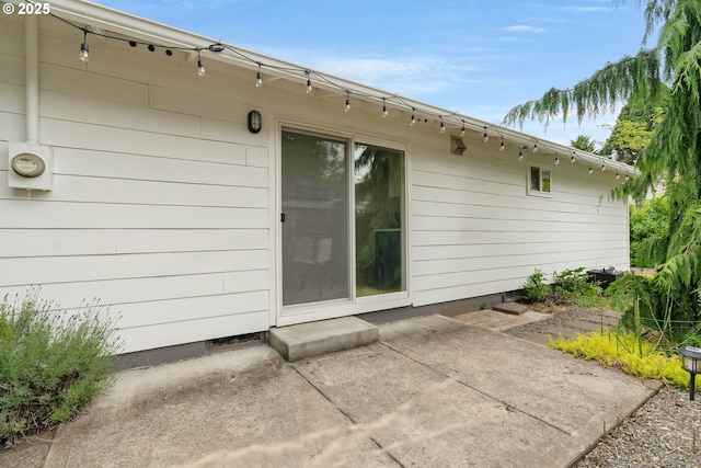 10258 N Allegheny Ave, Portland, OR 97203 - view of side of property featuring a patio