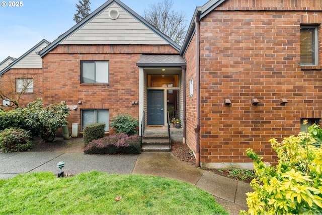 view of front of house with a front yard