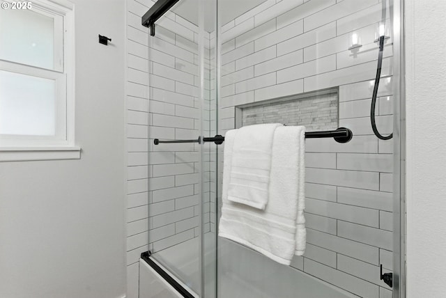7631 SE Thompson Rd, Milwaukie, OR 97222 - full bath with bath / shower combo with glass door