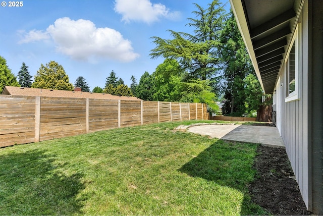 7631 SE Thompson Rd, Milwaukie, OR 97222 - fenced backyard featuring a patio