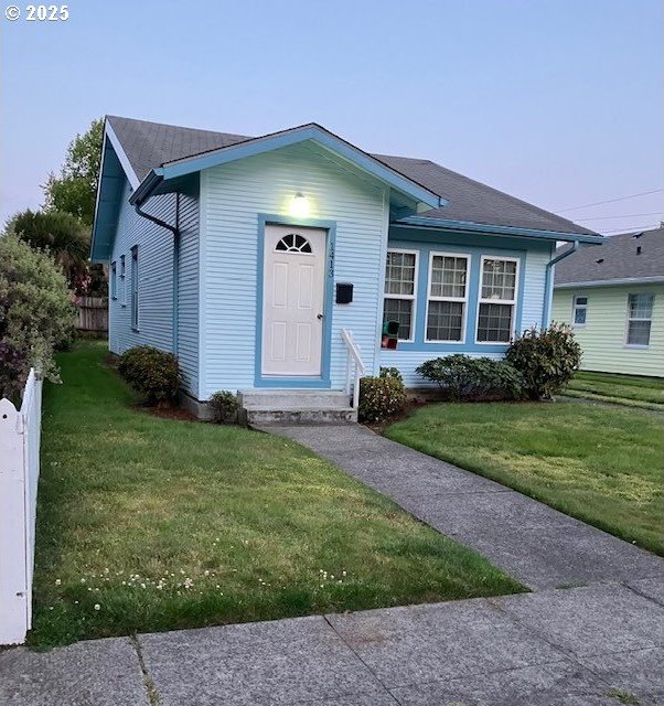 1413 Union Ave, North Bend, OR 97459 - view of front of house with entry steps