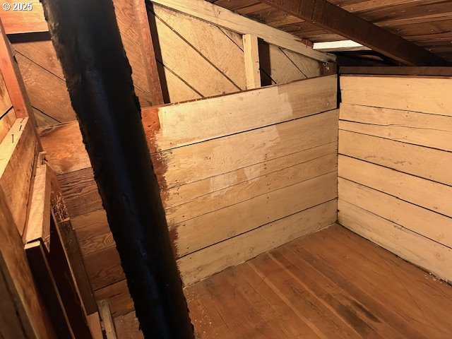1413 Union Ave, North Bend, OR 97459 - view of horse barn