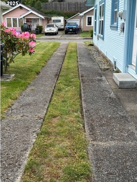 1413 Union Ave, North Bend, OR 97459 - view of yard