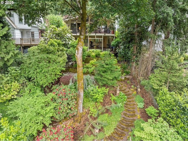 view of yard with a balcony