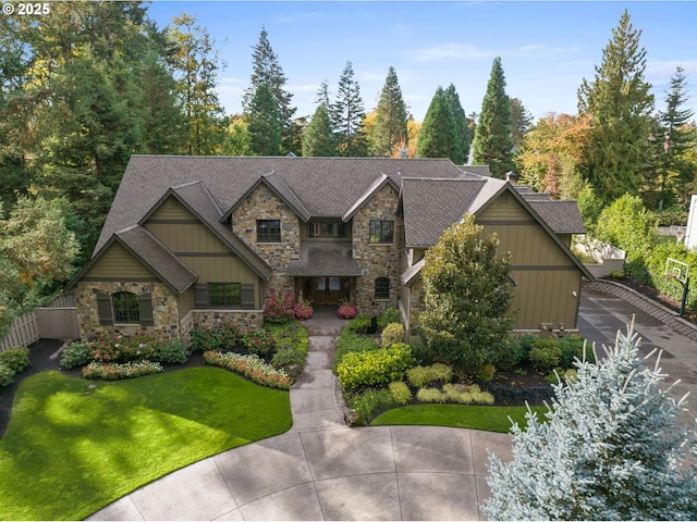 craftsman house featuring a front yard