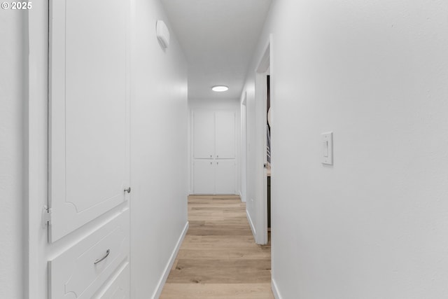 605 SE 104th Ave, Vancouver, WA 98664 - corridor featuring light wood-type flooring and baseboards