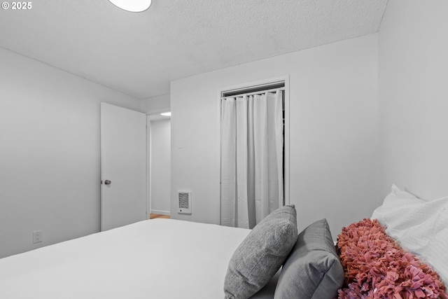 605 SE 104th Ave, Vancouver, WA 98664 - bedroom featuring a textured ceiling
