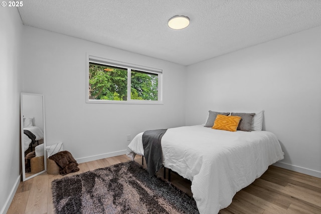 605 SE 104th Ave, Vancouver, WA 98664 - bedroom with wood finished floors and a textured ceiling