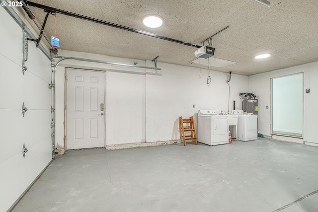 605 SE 104th Ave, Vancouver, WA 98664 - garage featuring washing machine and clothes dryer and a garage door opener
