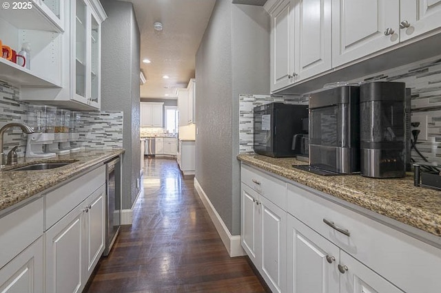 2021 Pikes Pass Ct, Salem, OR 97306 - kitchen with a sink, decorative backsplash, white cabinets, dark wood-type flooring, and a textured wall