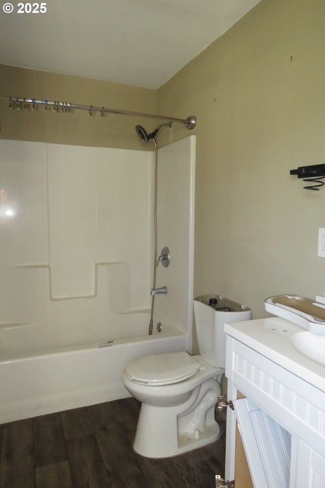1817 Shamrock Dr, Centralia, WA 98531 - full bathroom featuring toilet, wood finished floors, bathtub / shower combination, and vanity