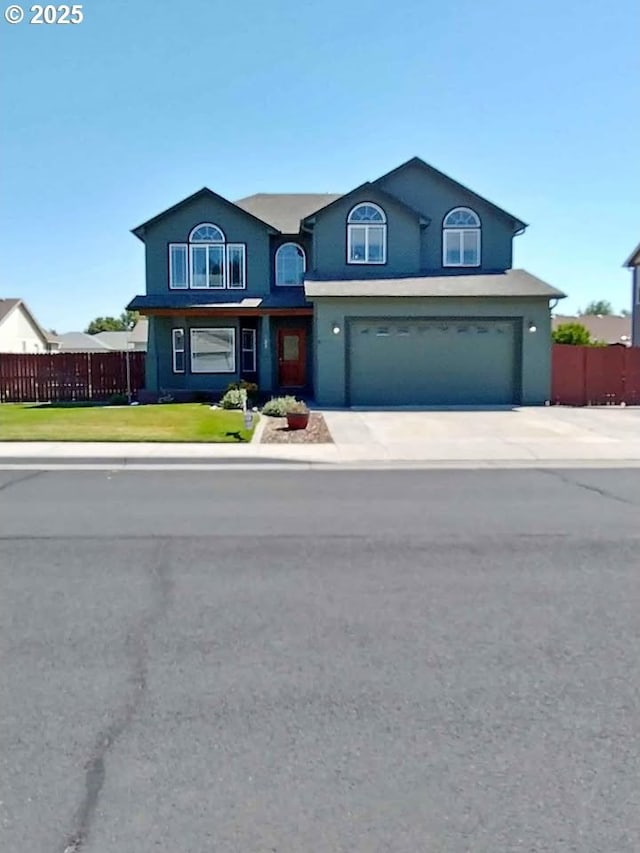 931 SW Joseph Ave, Hermiston, OR 97838 - traditional-style house with a garage and driveway