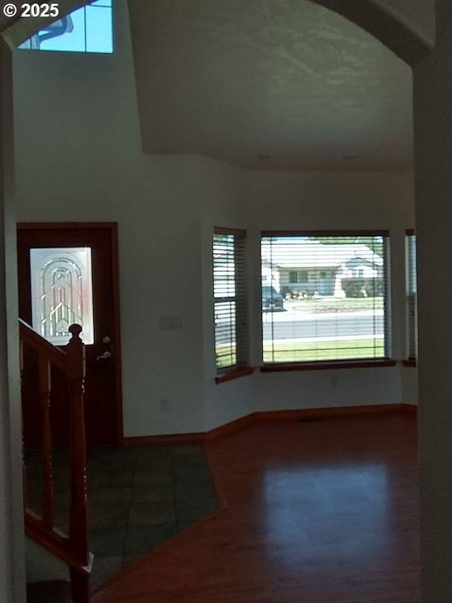 931 SW Joseph Ave, Hermiston, OR 97838 - foyer with healthy amount of natural light, wood finished floors, and arched walkways