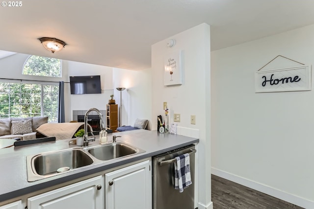 kitchen with dark wood-style flooring, open floor plan, white cabinetry, a sink, and dishwasher