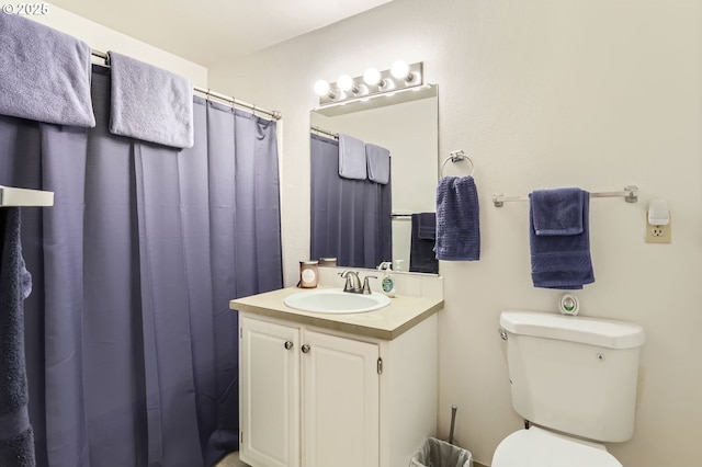 full bathroom with vanity, toilet, and a shower with curtain