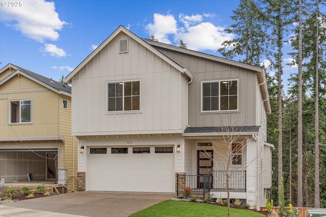 view of front facade featuring a garage