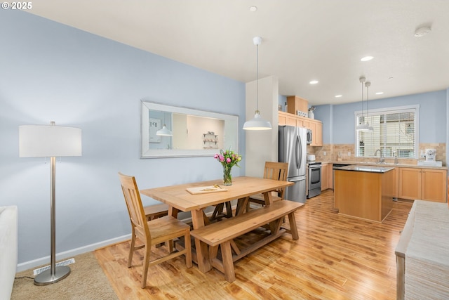 dining area with baseboards, recessed lighting, visible vents, and light wood-style floors