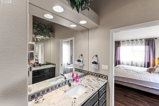 656 Ironwood Ter, Woodburn, OR 97071 - ensuite bathroom featuring a textured wall, recessed lighting, ensuite bath, and vanity