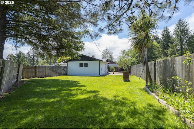 4004 Ginkgo Ave, Tillamook, OR 97141 - view of yard