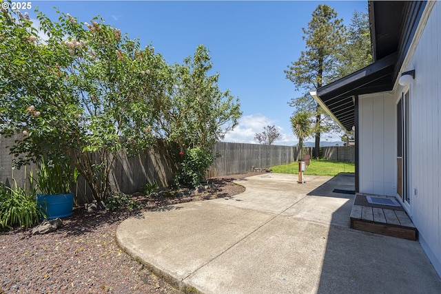 4004 Ginkgo Ave, Tillamook, OR 97141 - fenced backyard featuring a patio area
