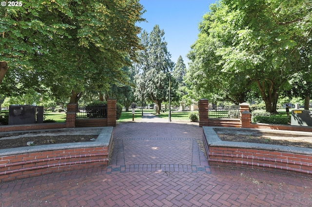 700 Washington St Unit 925, Vancouver, WA 98660 - view of community featuring a gate