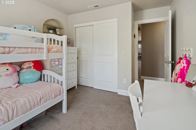 bedroom featuring carpet flooring and a closet