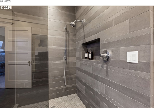 bathroom featuring tiled shower