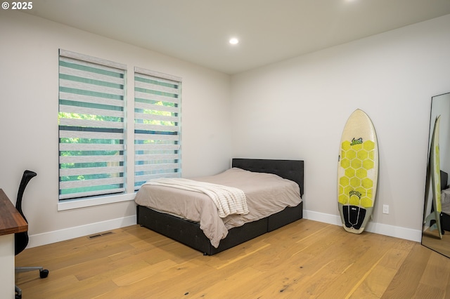 480 W U St, Washougal, WA 98671 - bedroom featuring light wood-type flooring, recessed lighting, and baseboards