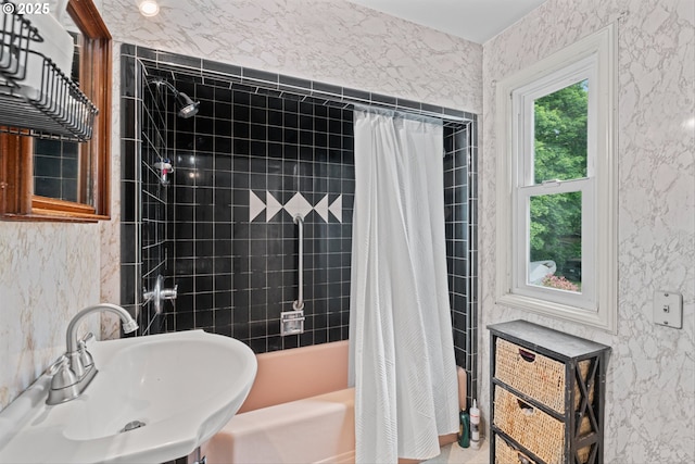 300 NE 148th Ave, Portland, OR 97230 - full bath featuring a sink and shower / tub combo with curtain