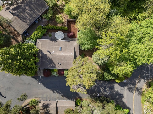 aerial view of property and surrounding area