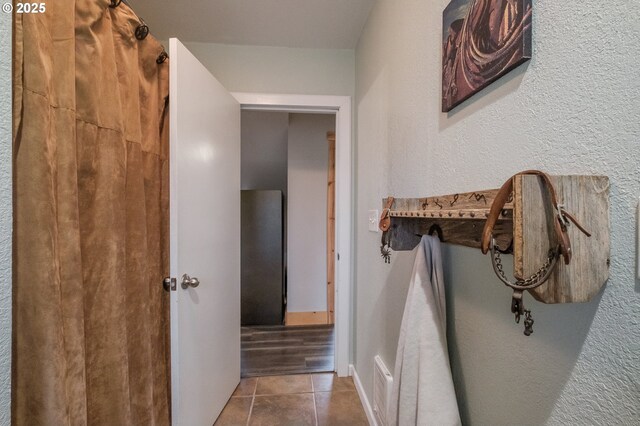 34949 Bond Rd, Lebanon, OR 97355 - carpeted empty room featuring baseboards