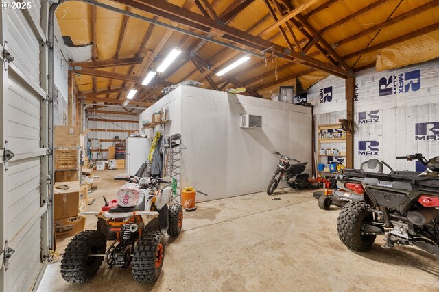 596 Sable Dr, Roseburg, OR 97470 - view of garage