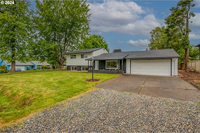 view of front of property featuring a front yard and a garage