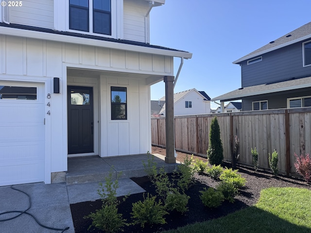 844 NE 17th Ave, Canby, OR 97013 - entrance to property with board and batten siding