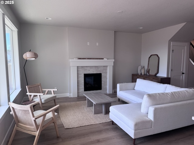 844 NE 17th Ave, Canby, OR 97013 - living area with wood finished floors, a glass covered fireplace, recessed lighting, and baseboards